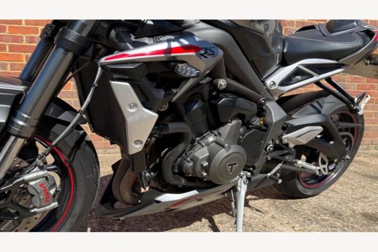 TRIUMPH STREET TRIPLE RS