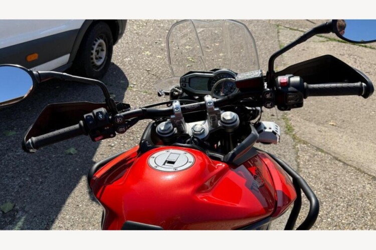TRIUMPH TIGER 800 XRT