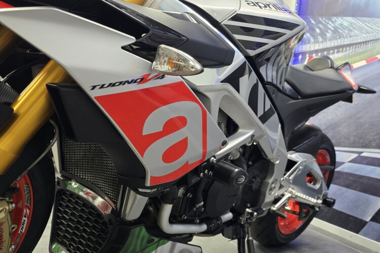 APRILIA TUONO 1100 V4