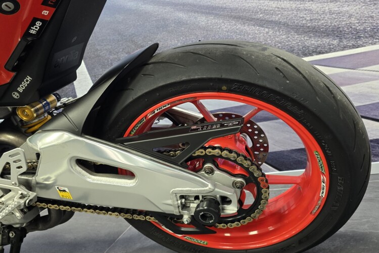 APRILIA TUONO 1100 V4