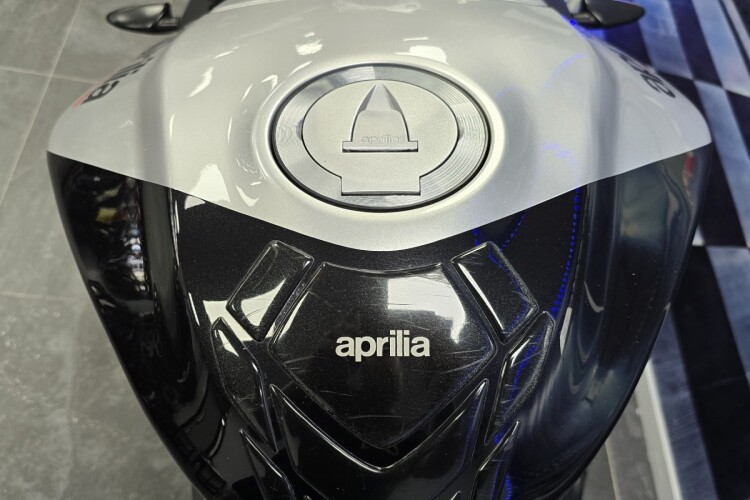 APRILIA TUONO 1100 V4