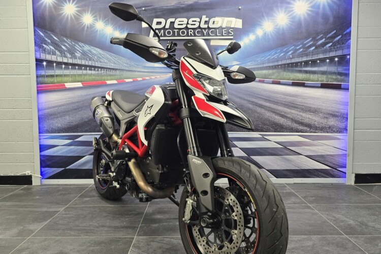 DUCATI HYPERMOTARD 821