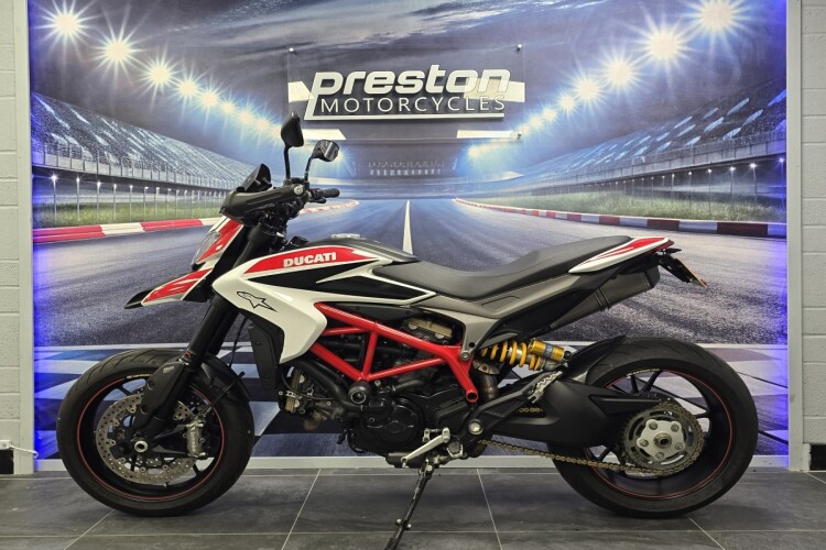 DUCATI HYPERMOTARD 821