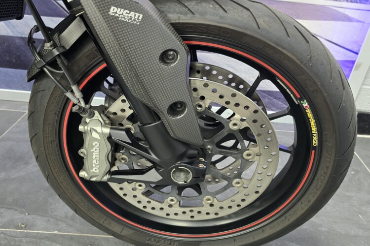 DUCATI HYPERMOTARD 821