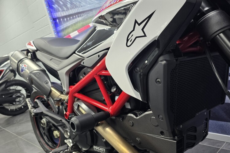 DUCATI HYPERMOTARD 821