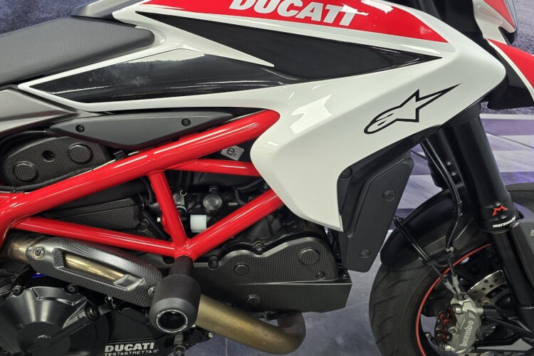 DUCATI HYPERMOTARD 821