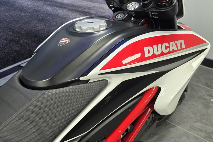 DUCATI HYPERMOTARD 821