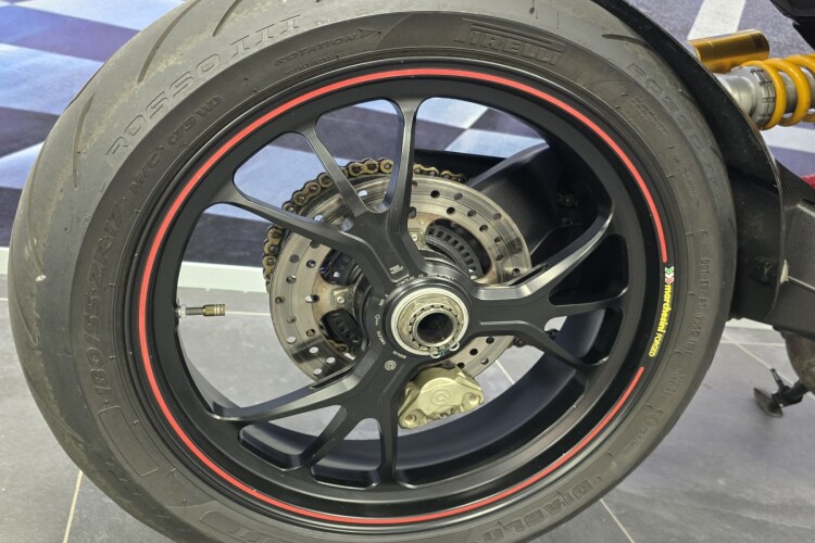 DUCATI HYPERMOTARD 821