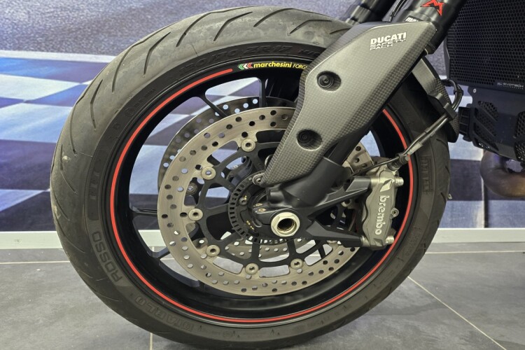 DUCATI HYPERMOTARD 821
