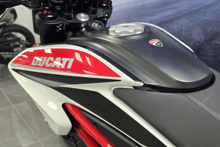DUCATI HYPERMOTARD 821