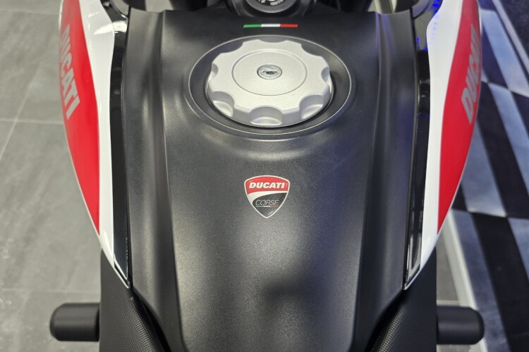 DUCATI HYPERMOTARD 821