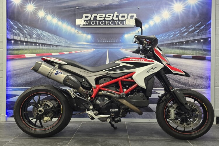DUCATI HYPERMOTARD 821