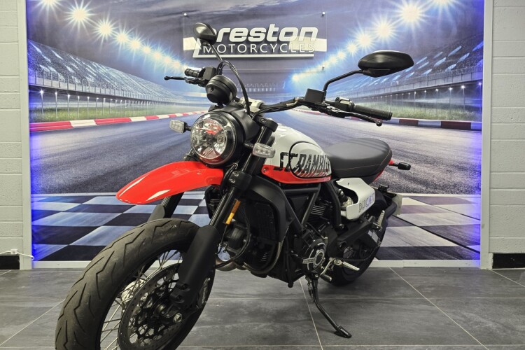 DUCATI SCRAMBLER 800