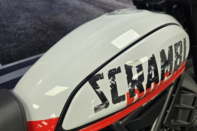 DUCATI SCRAMBLER 800