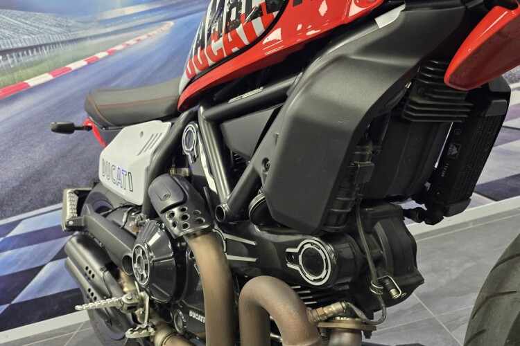 DUCATI SCRAMBLER 800
