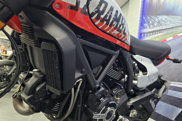 DUCATI SCRAMBLER 800