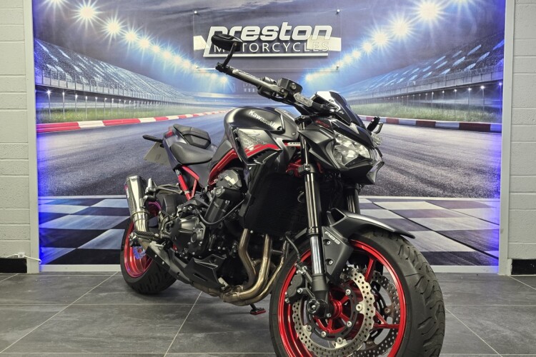 KAWASAKI Z900