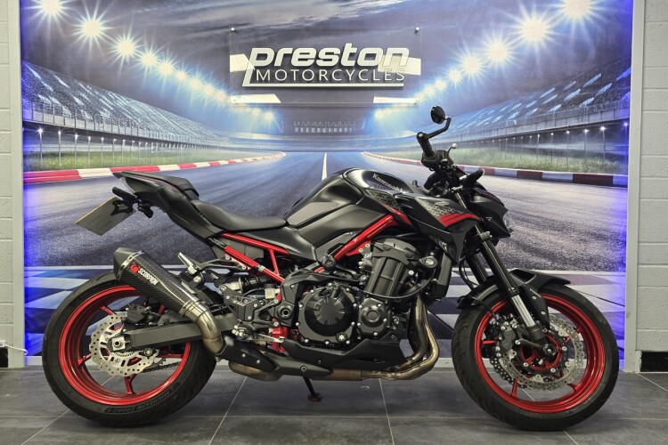 KAWASAKI Z900