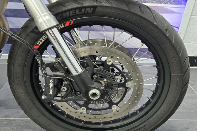 MOTO GUZZI V85