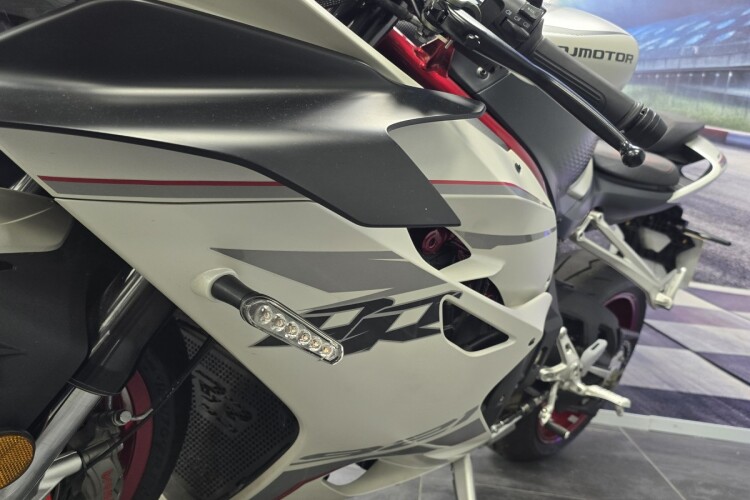 QJ MOTOR SRK 921 RR