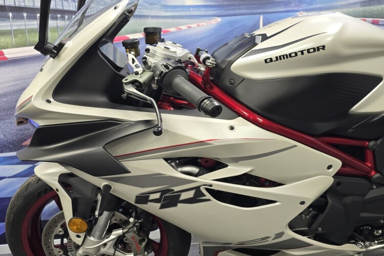 QJ MOTOR SRK 921 RR