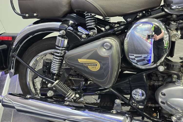 ROYAL ENFIELD CLASSIC CHROME