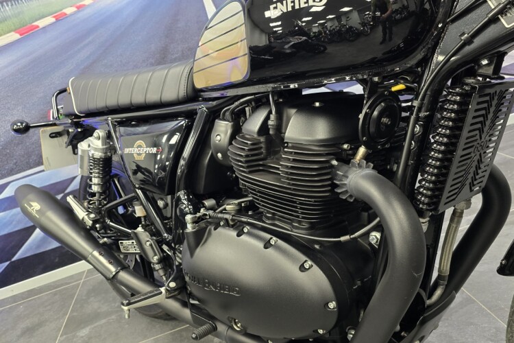 ROYAL ENFIELD INTERCEPTOR 650