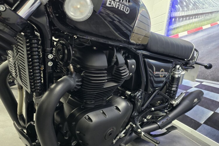 ROYAL ENFIELD INTERCEPTOR 650