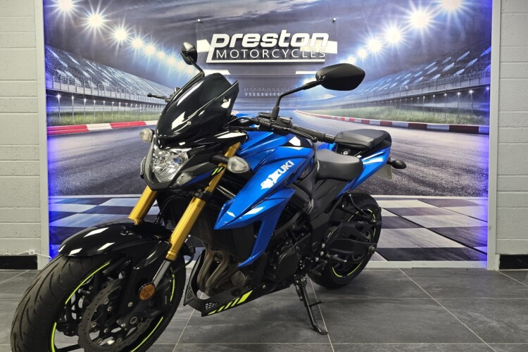 SUZUKI GSX-S750