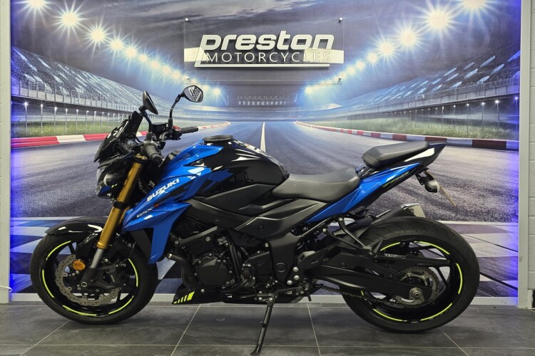 SUZUKI GSX-S750