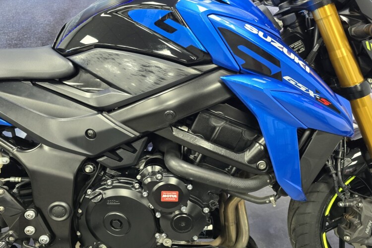 SUZUKI GSX-S750