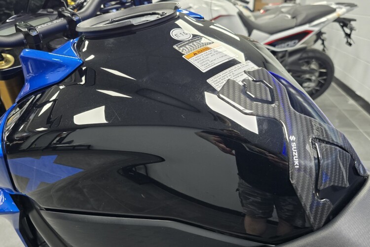 SUZUKI GSX-S750
