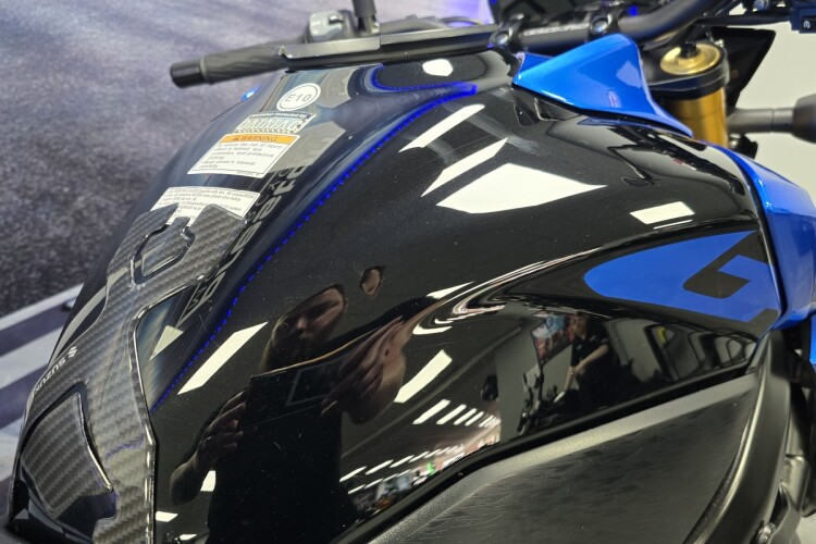 SUZUKI GSX-S750