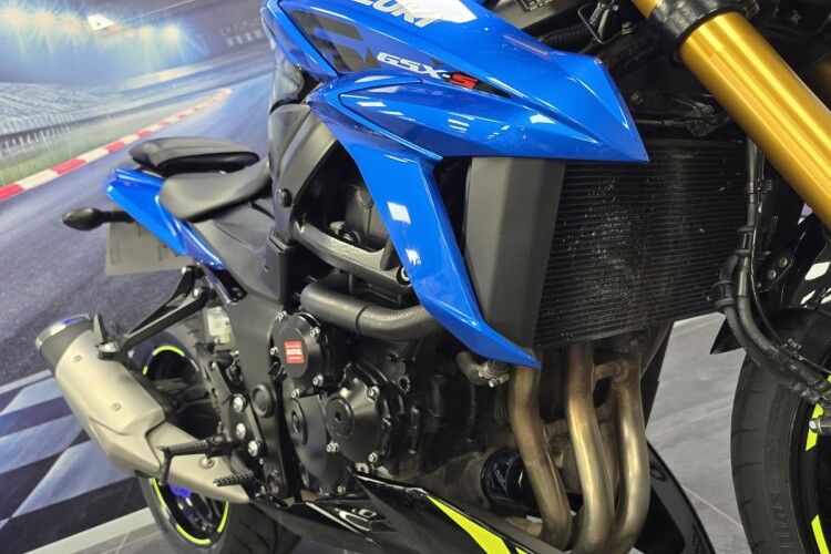 SUZUKI GSX-S750