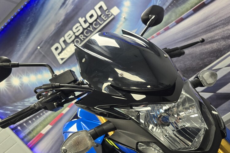 SUZUKI GSX-S750