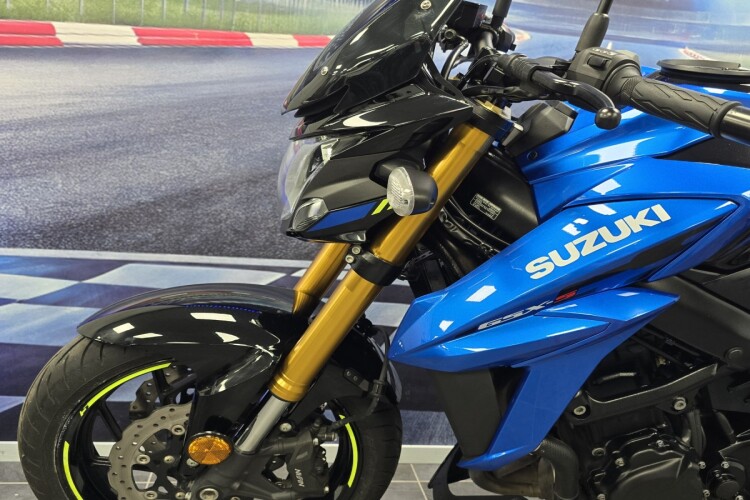 SUZUKI GSX-S750