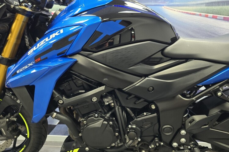 SUZUKI GSX-S750