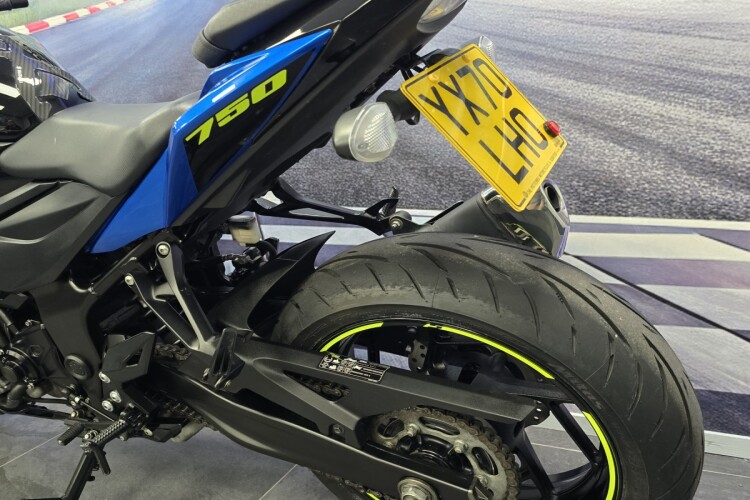 SUZUKI GSX-S750