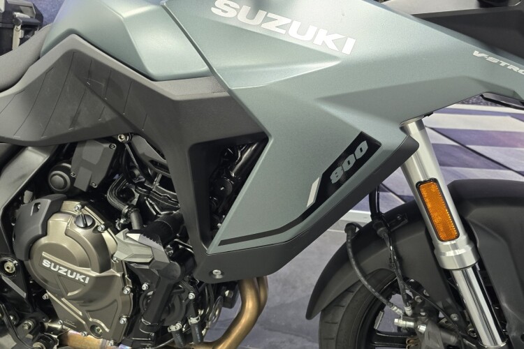 SUZUKI V-STROM 800