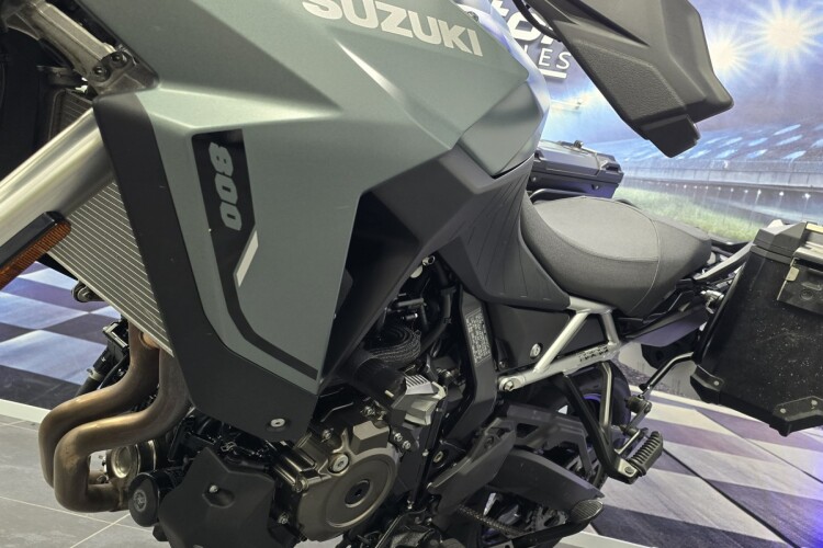 SUZUKI V-STROM 800