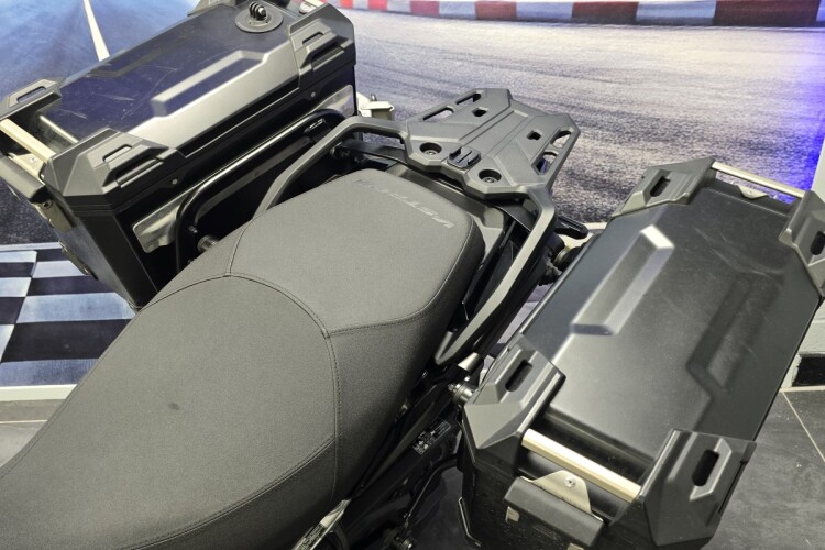 SUZUKI V-STROM 800