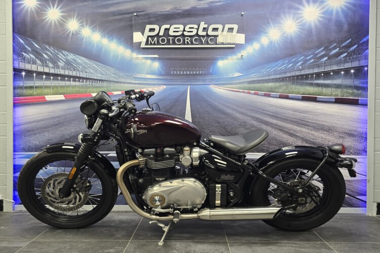 TRIUMPH BOBBER