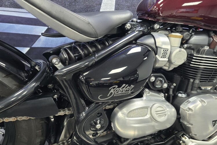 TRIUMPH BOBBER