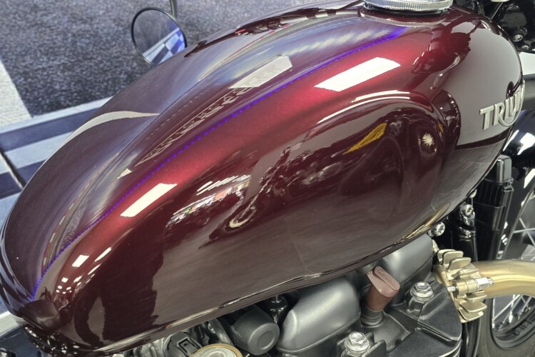 TRIUMPH BOBBER