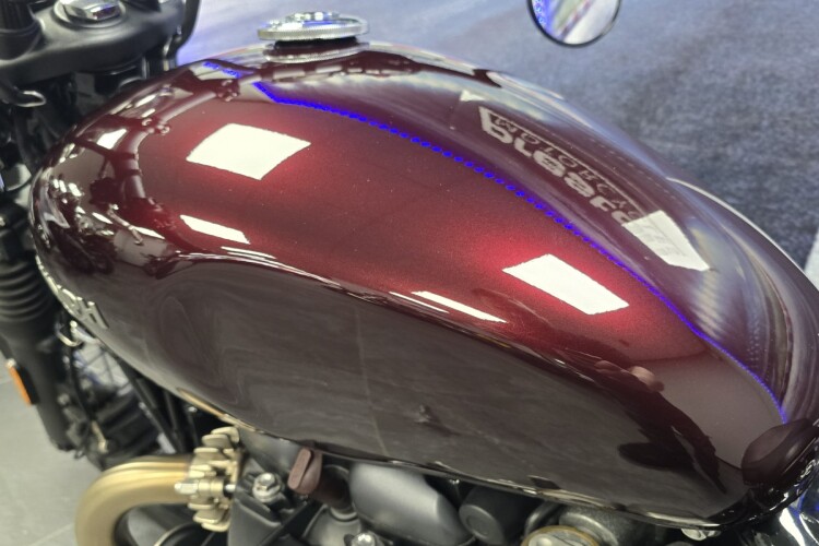 TRIUMPH BOBBER