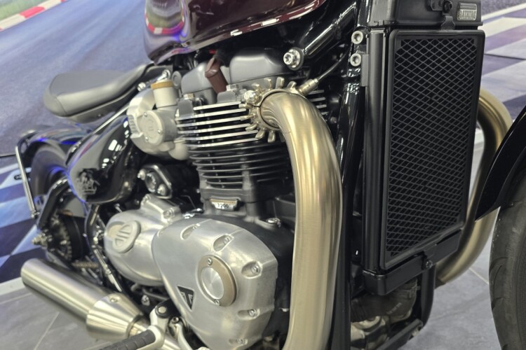 TRIUMPH BOBBER