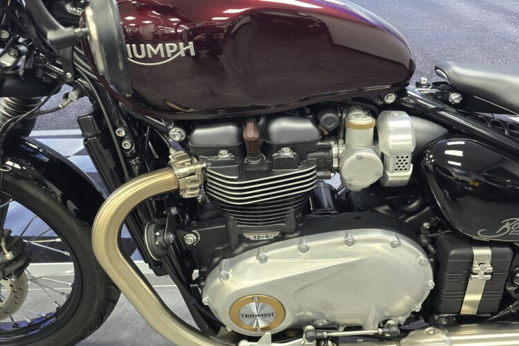 TRIUMPH BOBBER