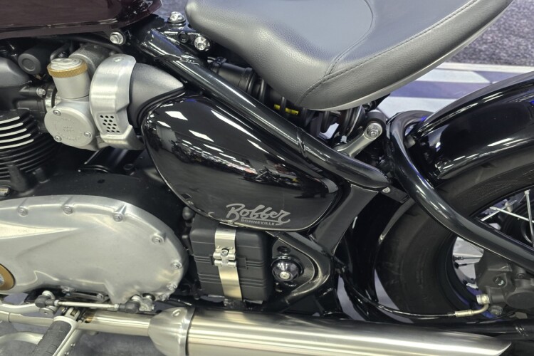 TRIUMPH BOBBER