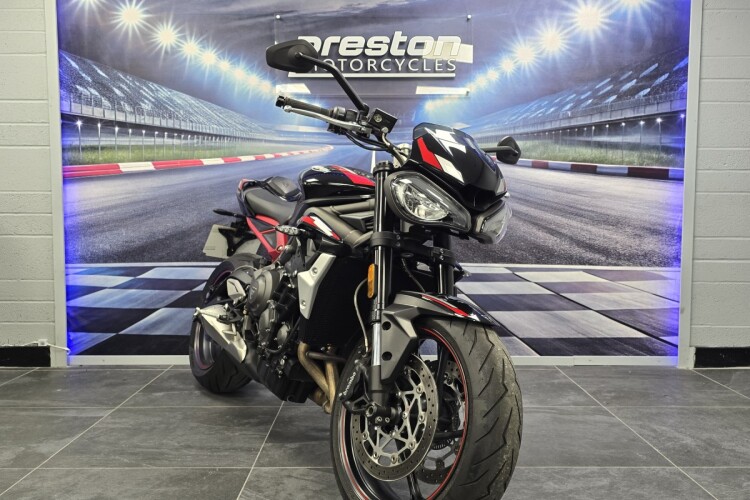 TRIUMPH STREET TRIPLE 765