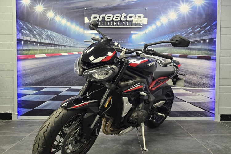 TRIUMPH STREET TRIPLE 765